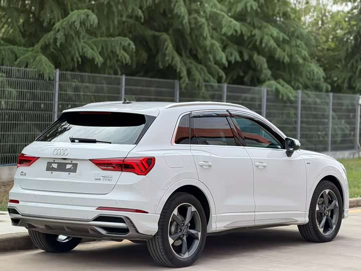 Audi Q3 2023 35 TFSI (1.5 T) — фото 9