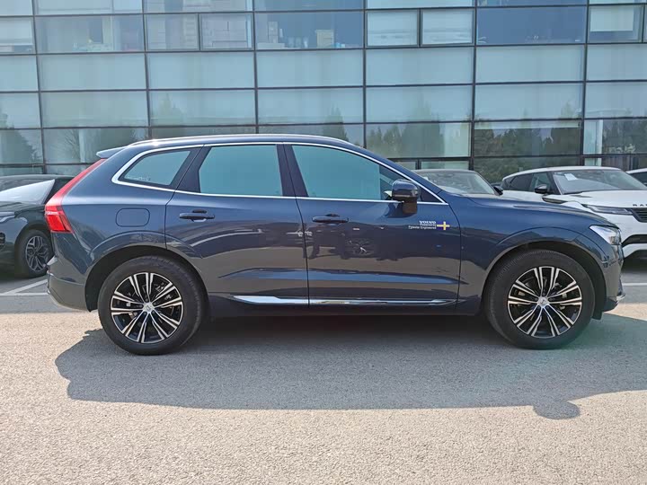Volvo XC60 2022 B 5 4 WD — фото 2