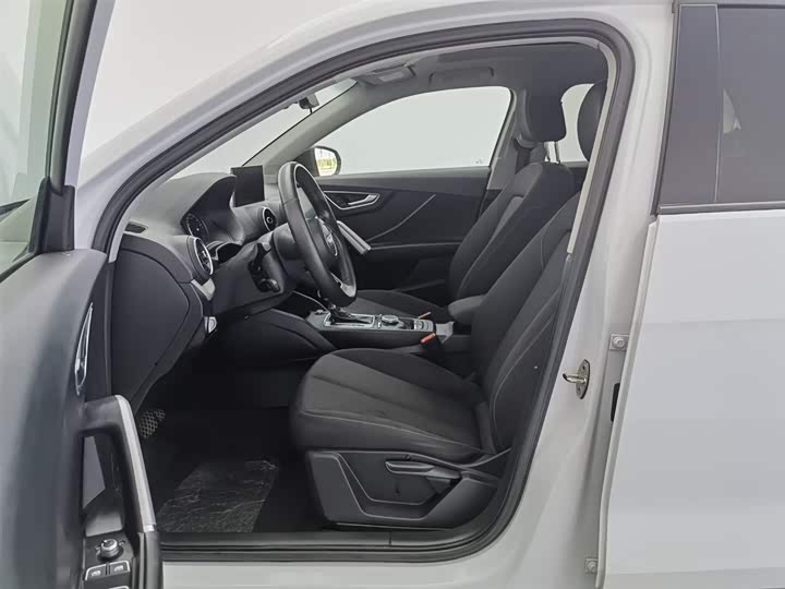 Audi Q2L 2020 35 TFSI — фото 10