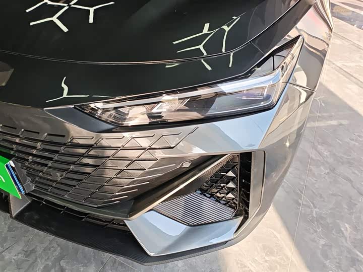 Changan UNI-V 2023 1.5 T Premium — фото 24