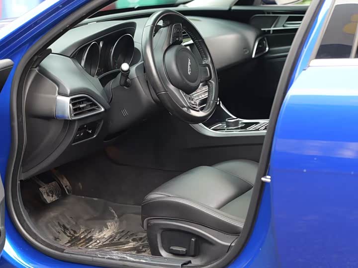Jaguar XEL 2018 2.0 T 200 PS — фото 4