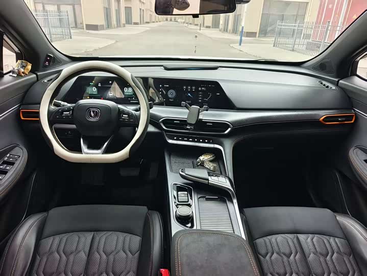 Changan UNI-T 2022 1.5 T Premium — фото 5