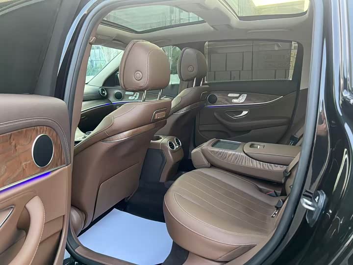 Mercedes-Benz E-Class 2018 E 300 L Luxury — фото 7