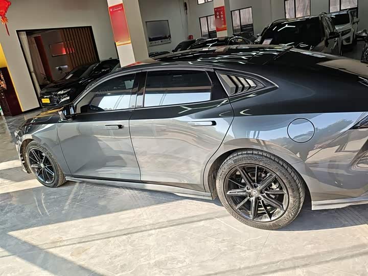 Changan UNI-V 2023 1.5 T Premium — фото 5