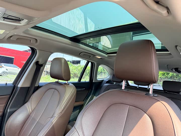 BMW X1 2016 x Drive 20 Li Luxury — фото 11