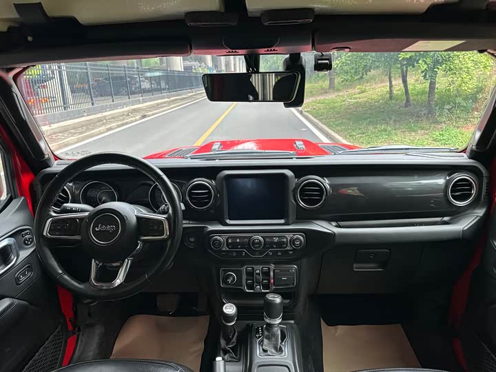 Jeep Wrangler — фото 16