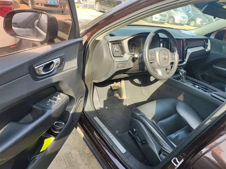 Volvo XC60 2019 T 5 4 WD VI — фото 13