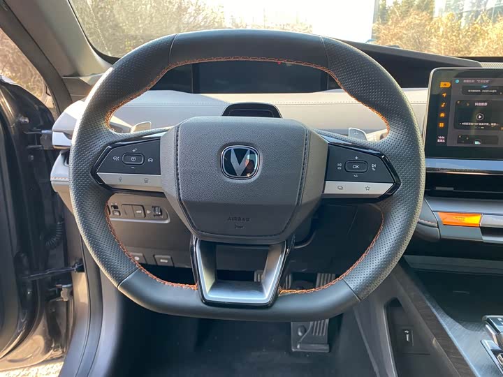 Changan UNI-V 2022 1.5 T — фото 8