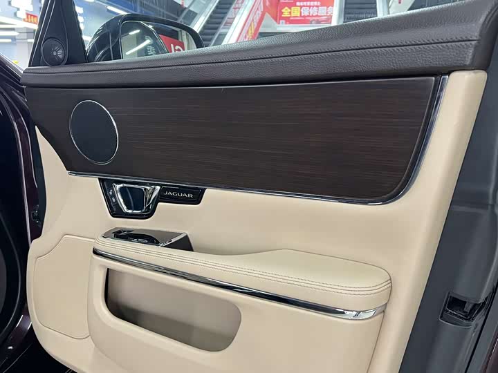 Jaguar XJ 2016 XJL 2.0 T 2 WD — фото 17