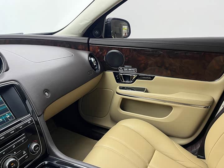 Jaguar XJ 2015 XJL 3.0 SC 2 WD — фото 11