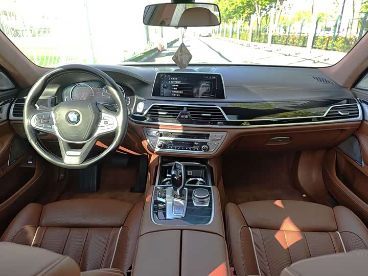 BMW 7-Series 2017 750 Li x Drive — фото 22