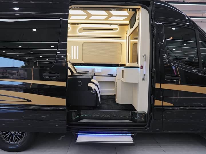 Mercedes-Benz Sprinter 2024 2.0 L AT — фото 17