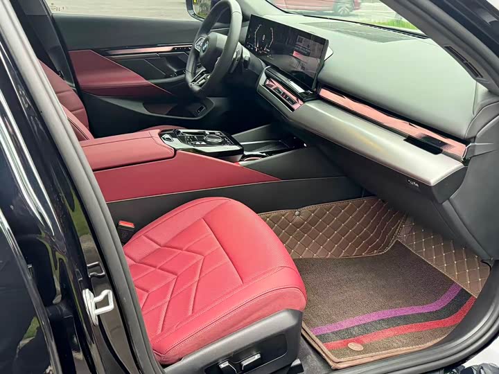 BMW 5-Series 2025 530 Li Leading M — фото 9