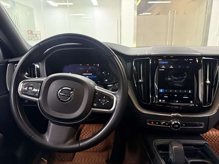Volvo XC60 2023 B 5 4 WD — фото 17