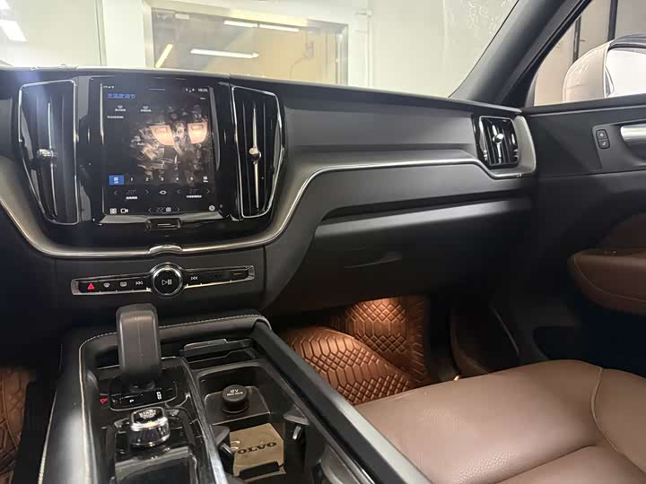 Volvo XC60 2023 B 5 4 WD — фото 19
