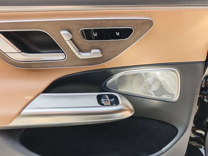 Mercedes-Benz E-Class 2026 E 300 L Luxury — фото 8