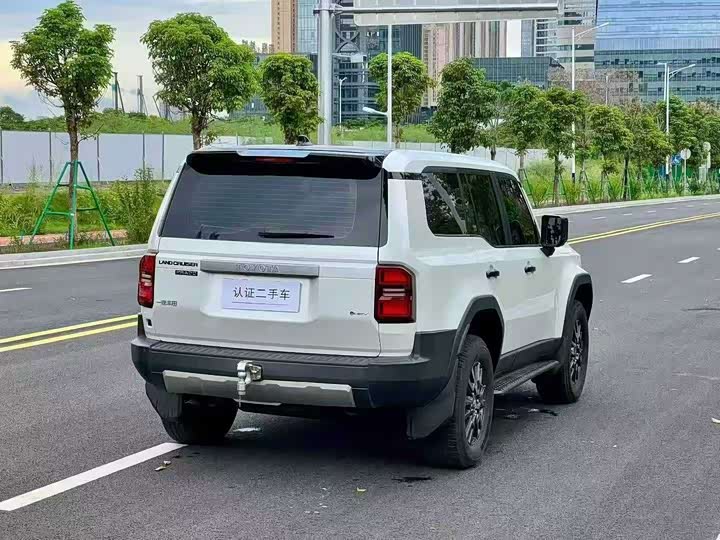 Toyota Prado — фото 9