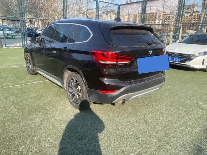 BMW X1 2018 s Drive 18 Li — фото 5
