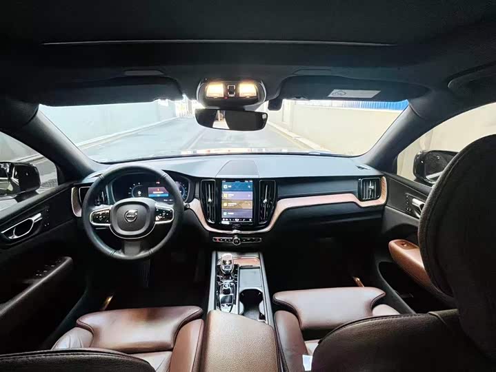 Volvo XC60 2022 B 5 4 WD — фото 9