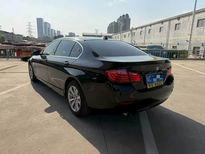BMW 5 Series 520Li — фото 4