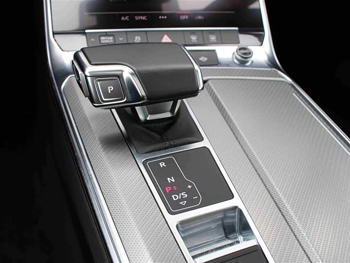 Audi A6L 2019 40 TFSI — фото 3