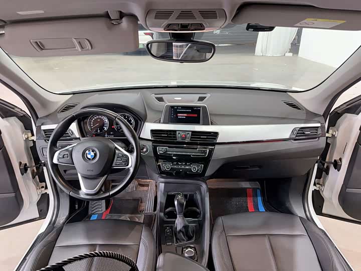 BMW X1 2019 s Drive 18 Li — фото 10