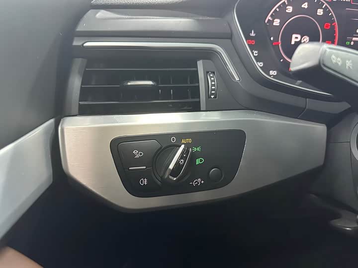 Audi A4L 2018 30 40 TFSI — фото 16