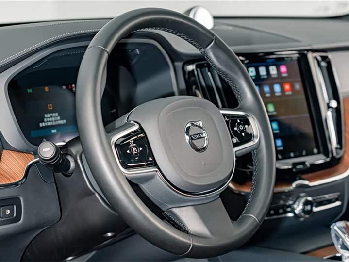 Volvo XC60 Hybrid 2025 Hybrid 4 WD — фото 10