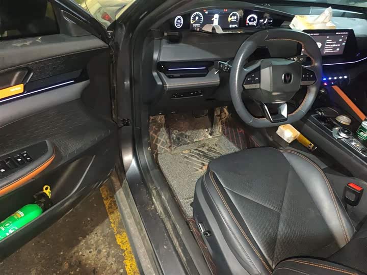 Changan UNI-V 2022 1.5 T Premium — фото 14