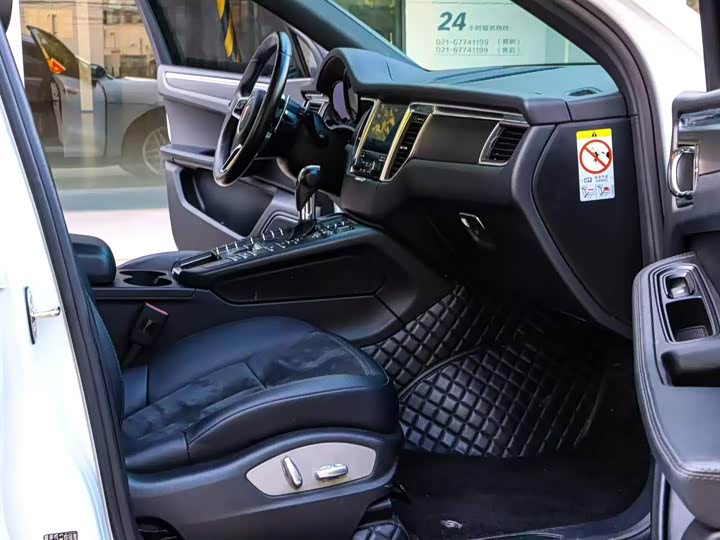 Porsche Macan 2017 Macan 2.0 T — фото 6
