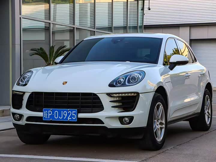 Porsche Macan 2017 Macan 2.0 T — фото 1