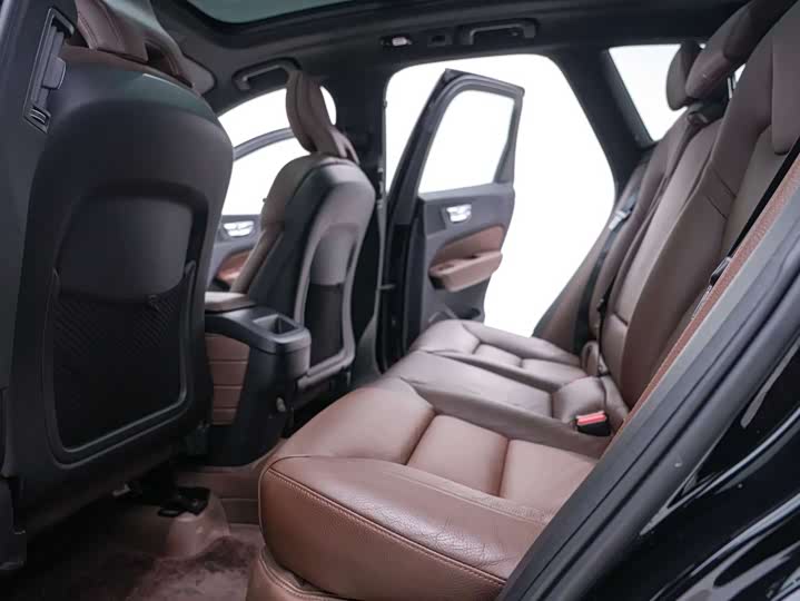 Volvo XC60 2022 B 5 4 WD — фото 24
