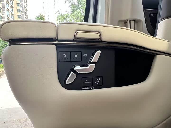 Toyota Vellfire — фото 12