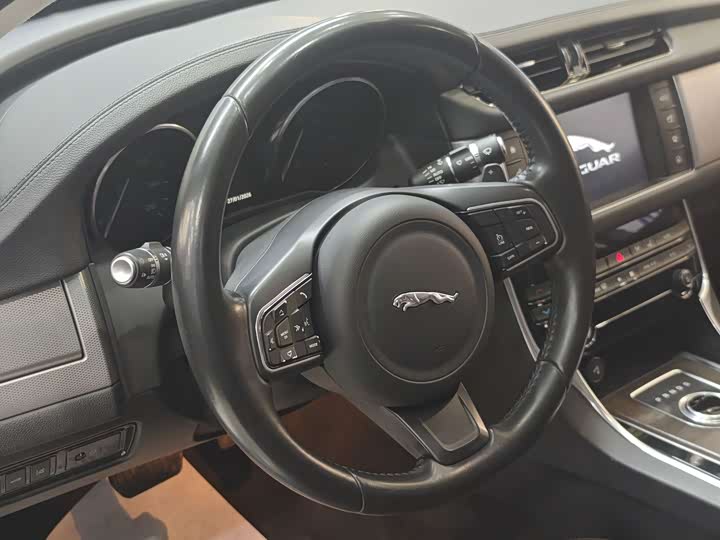 Jaguar XFL 2017 XFL 2.0 T 240 PS — фото 7