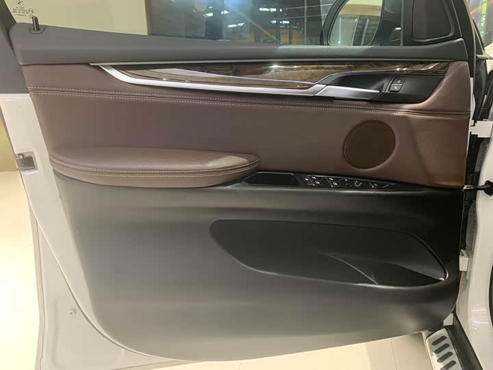BMW X5 2015 x Drive 28i — фото 15