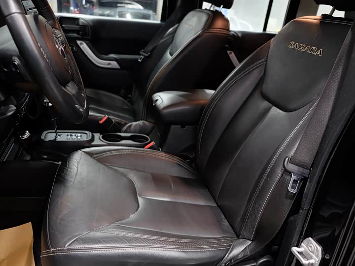Jeep Wrangler — фото 10