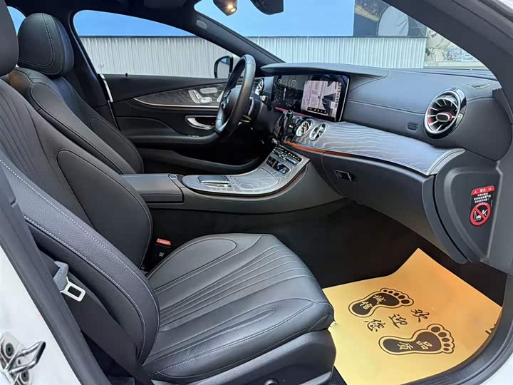 Mercedes-Benz CLS 2023 CLS 300 Luxury — фото 16