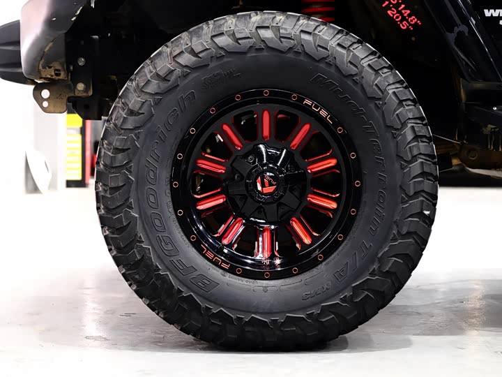 Jeep Wrangler — фото 13