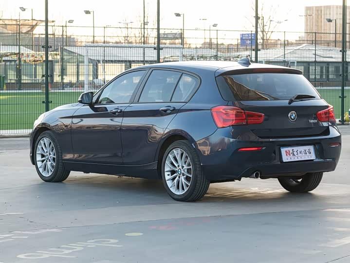 BMW 1-Series 2015 120i Leading — фото 3