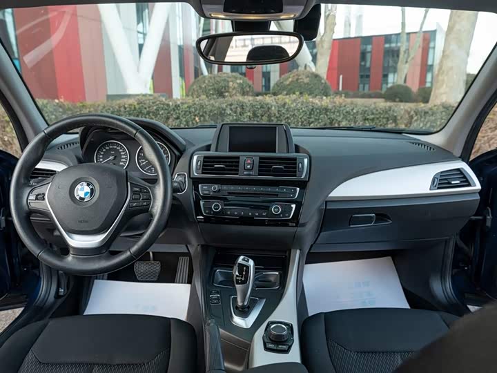 BMW 1-Series 2015 120i Leading — фото 18