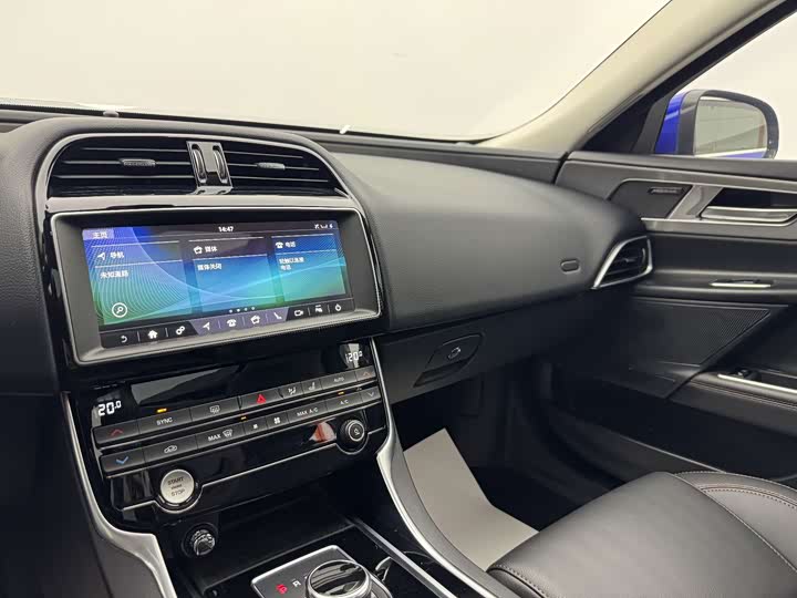 Jaguar XEL 2019 2.0 T 200 PS — фото 26