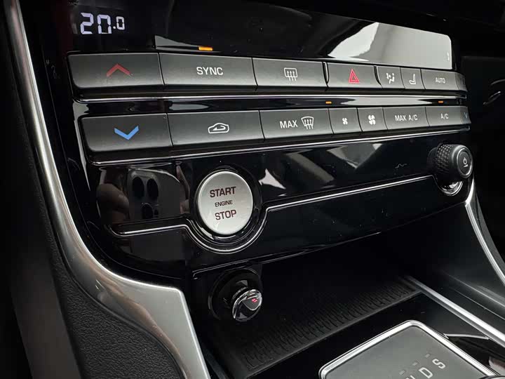 Jaguar XEL 2019 2.0 T 200 PS — фото 32