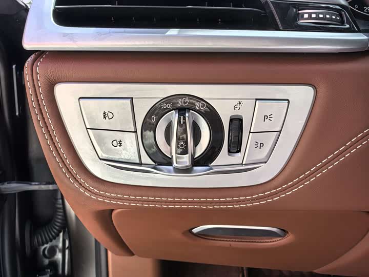 BMW 7-Series 2018 740 Li x Drive M — фото 13