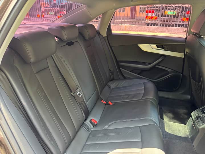 Audi A4L 40 TFSI стиль V — фото 12