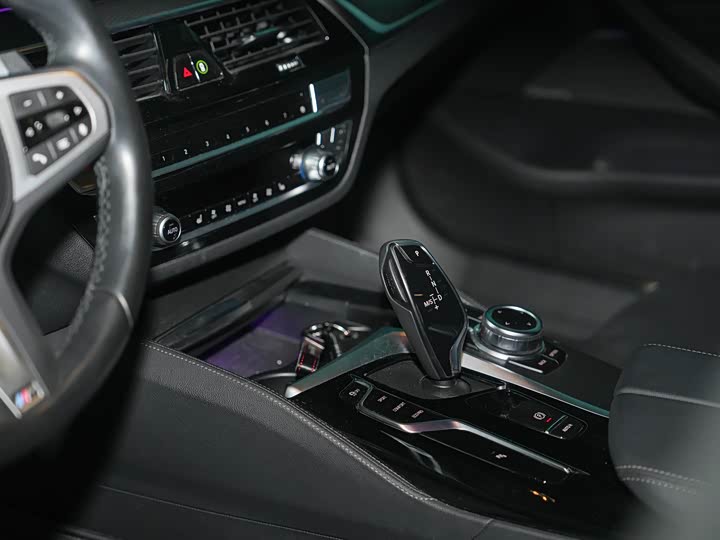 BMW 5 Series — фото 15