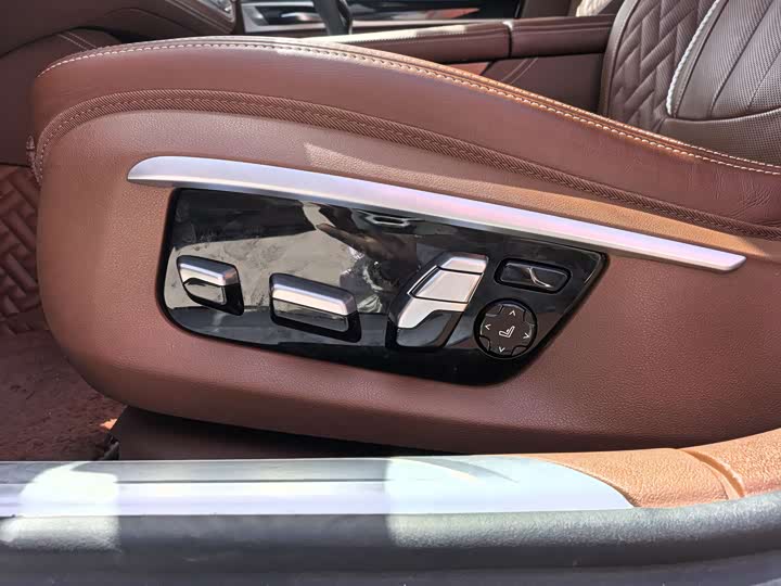 BMW 7-Series 2018 740 Li x Drive M — фото 16