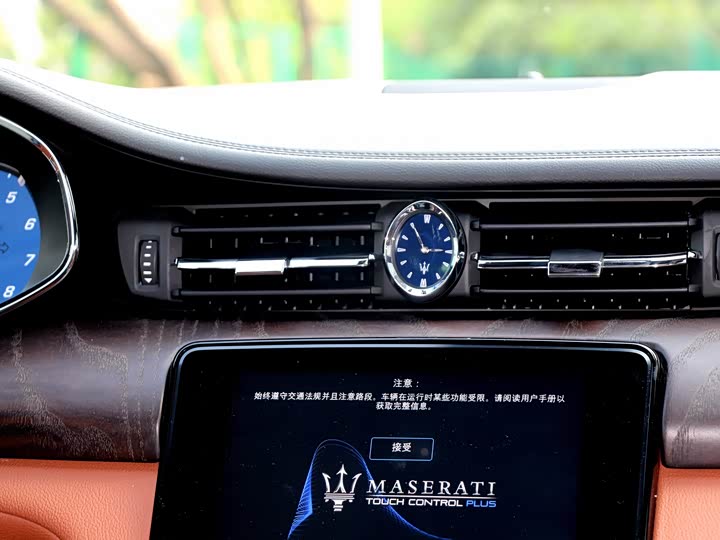 Maserati Quattroporte — фото 12