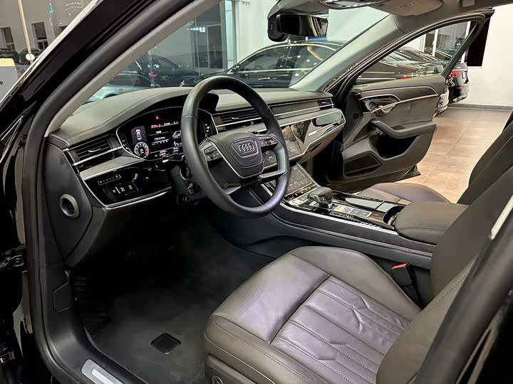 Audi A8 2018 A 8 L 55 TFSI quattro — фото 6