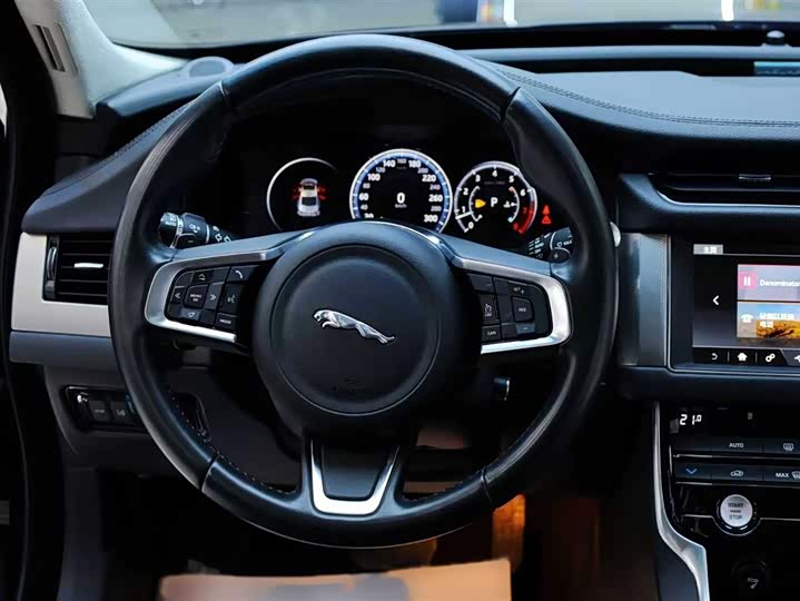 Jaguar XFL 2018 XFL 2.0 T 250 PS — фото 3