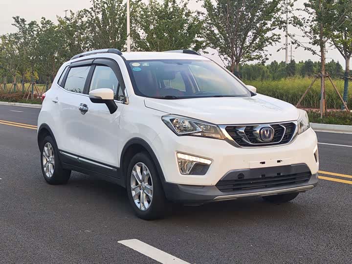 Changan CS15 2016 1.5 L MT — фото 3